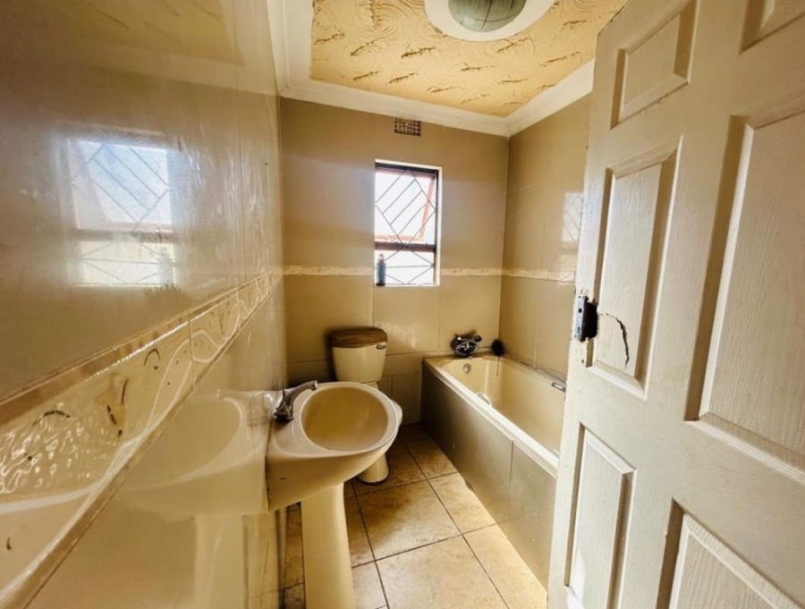 3 Bedroom Property for Sale in Umrhabulo Triangle Western Cape